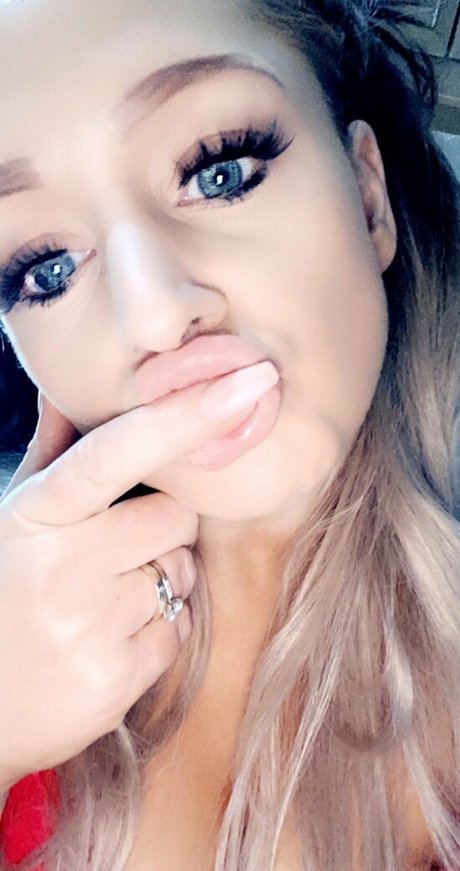 hot mum skyler hot actress gallery