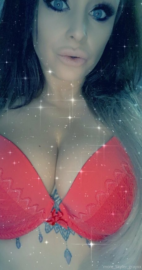 hot mum skyler naked model picture