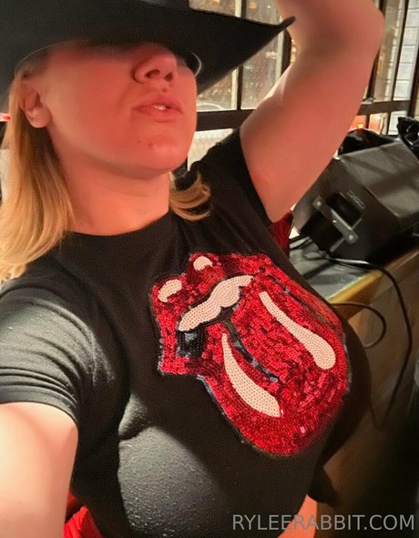 ryleerabbit nude pornstar pictures