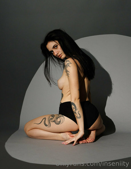 inseniity nudes model pictures