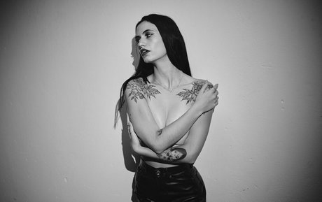 inseniity star naked pic