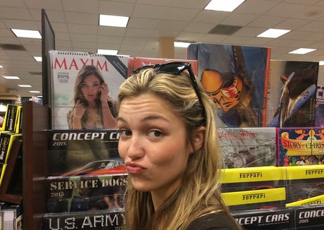 Lili Simmons star best photo