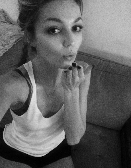 Lili Simmons xxx actress photos