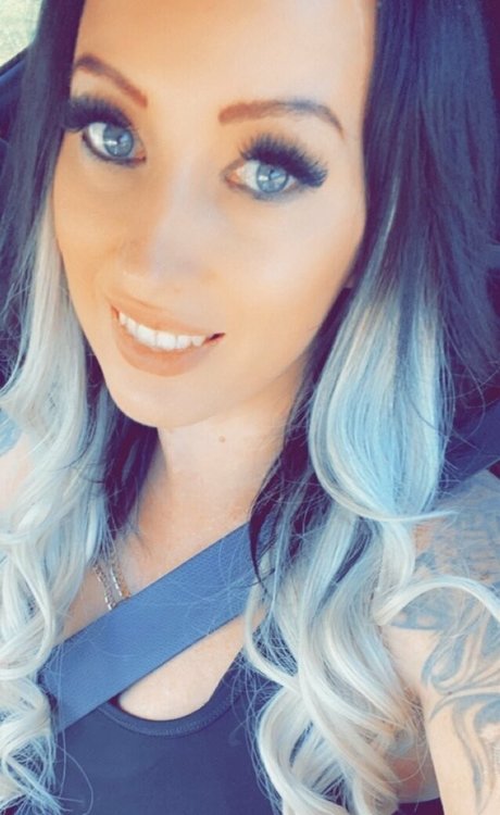 sizzorsister naked model img