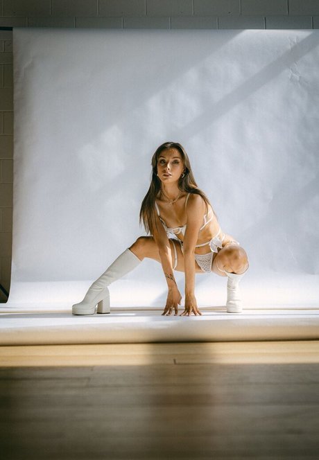 dgyspy art model pics