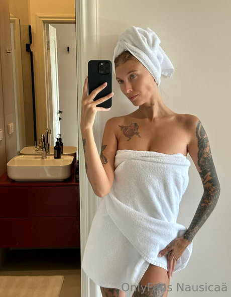 prekvrti erotic model img