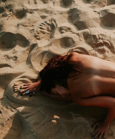 Bar Levy model xxx photos