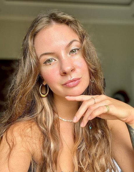 anapuru model erotic images