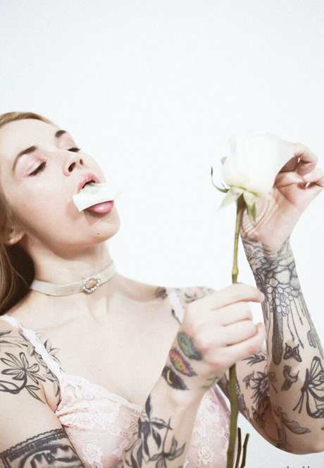 Sarahvandella erotic star img