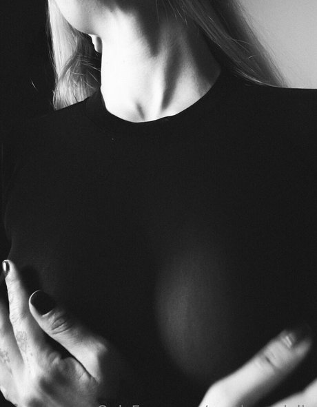 Sarahvandella perfect star pic