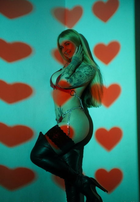 Sarahvandella hd star archive