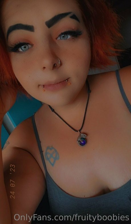 fruityboobies model nude pictures