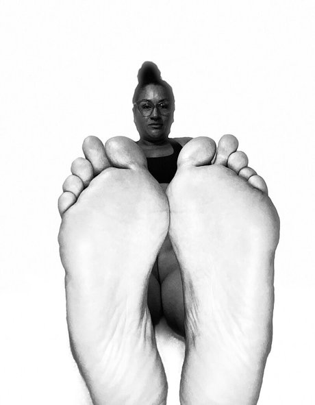 shesabigone star free image