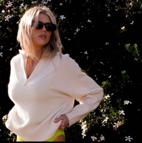 hot mature onlyfans top images