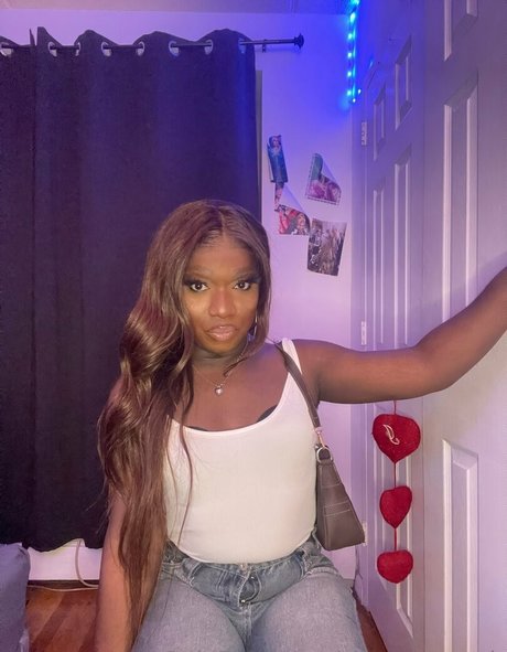 sissy serayah hot model pictures