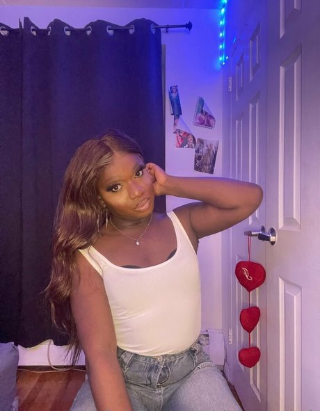 sissy serayah model naked pictures