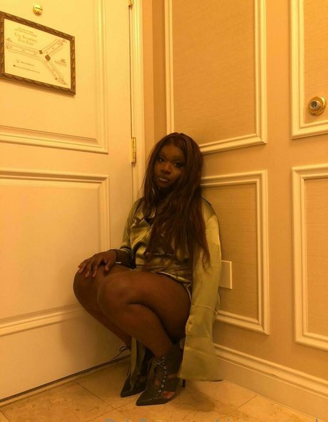 sissy serayah star photos