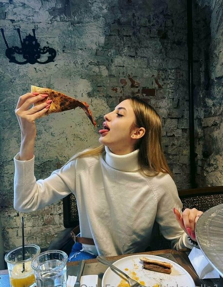 kinky ella1 pornstar exclusive pictures