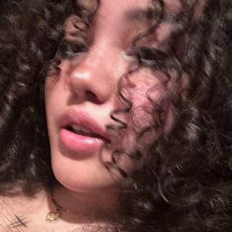 n nuviaa model high quality photos