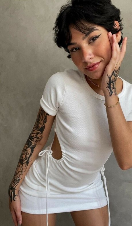 Isis Rodrigues model free photos