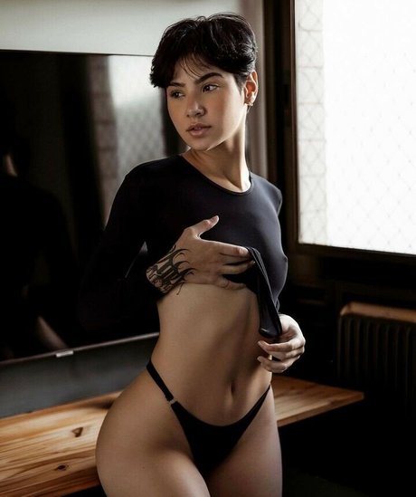 Isis Rodrigues art model pictures