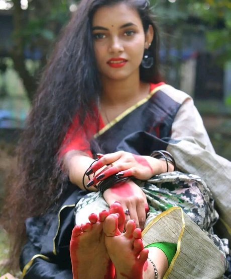 Arpa Roy naked model photo