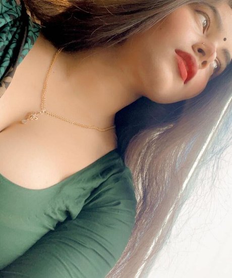 Arpa Roy model nude gallery