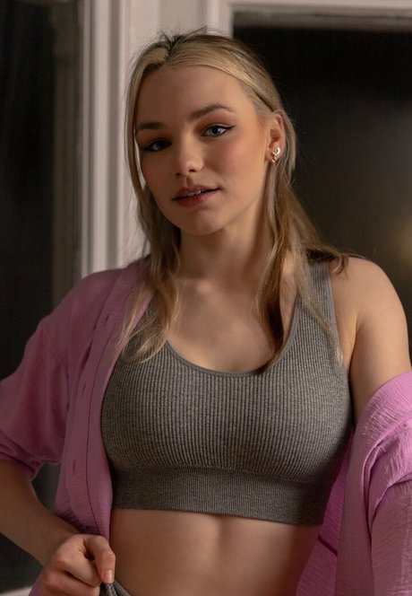 Nomi Teee free model image