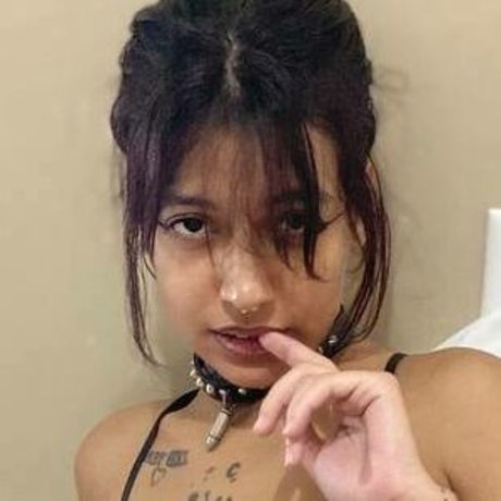 Suicidenaomi26 nude model pics