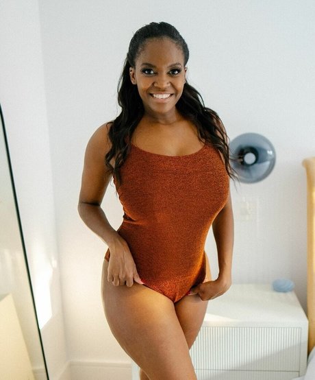 Oti Mabuse erotic star photos