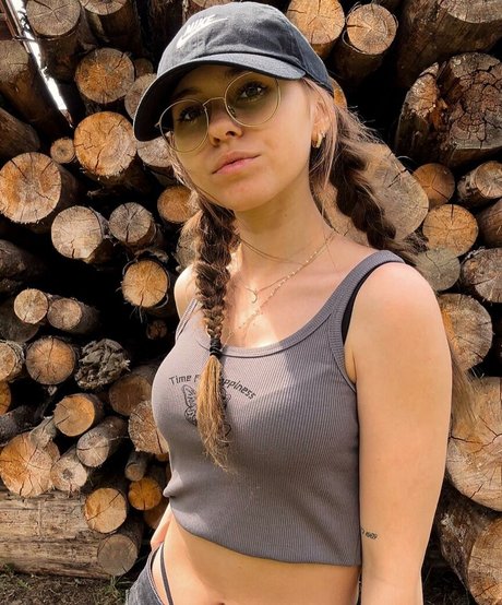 Anna Kauer naked model pics