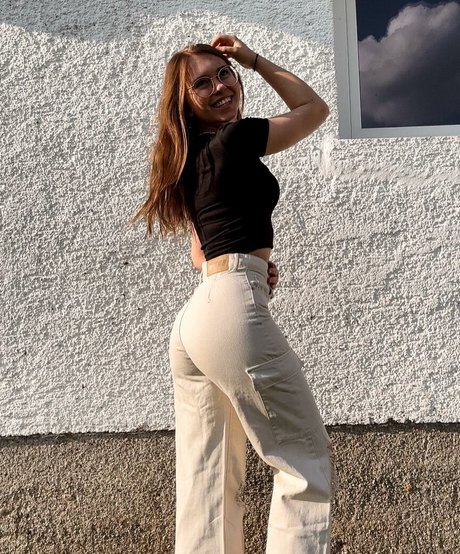 Anna Kauer naked actress picture