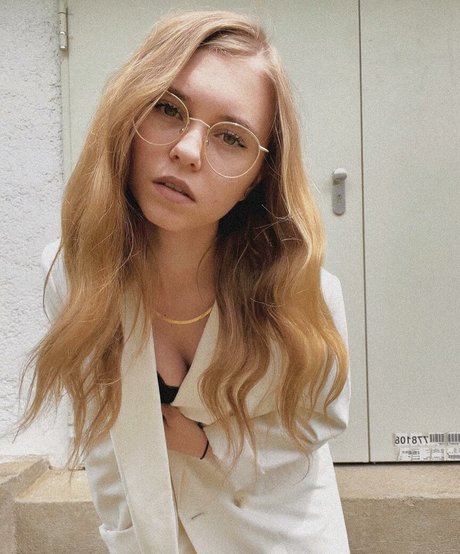 Anna Kauer best model archive