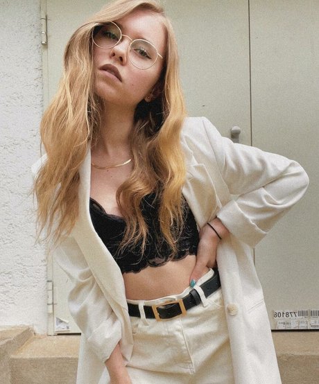 Anna Kauer model top img