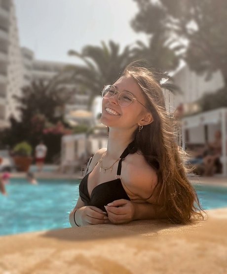 Anna Kauer naked model photo