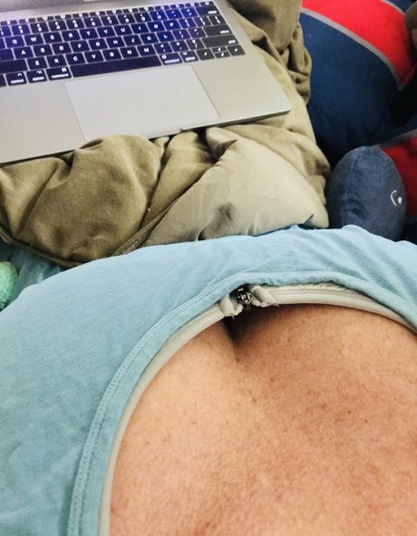 Itsmekelli model naked img