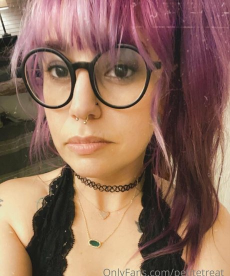 petitetreat_ pornstar photo