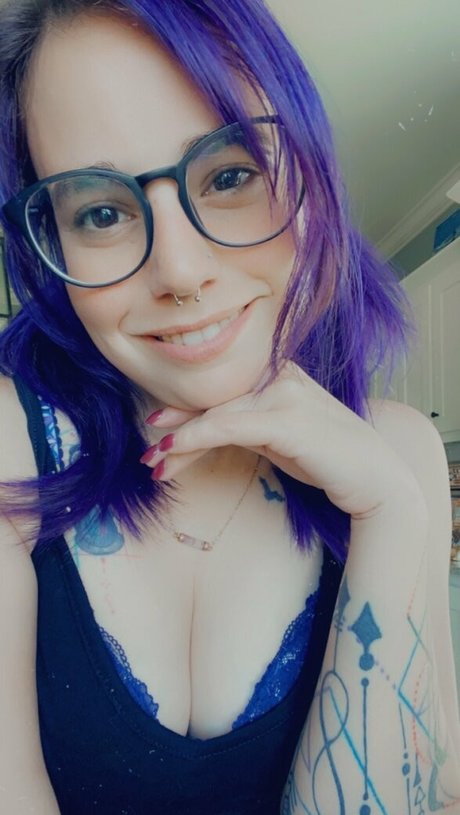 petitetreat_ model nude pic