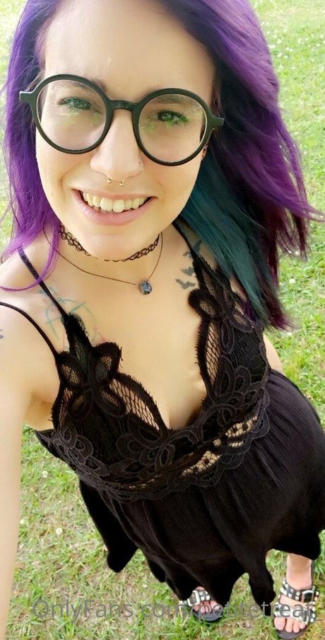 petitetreat_ nice actress picture