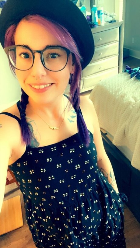 petitetreat_ pretty pornstar archive