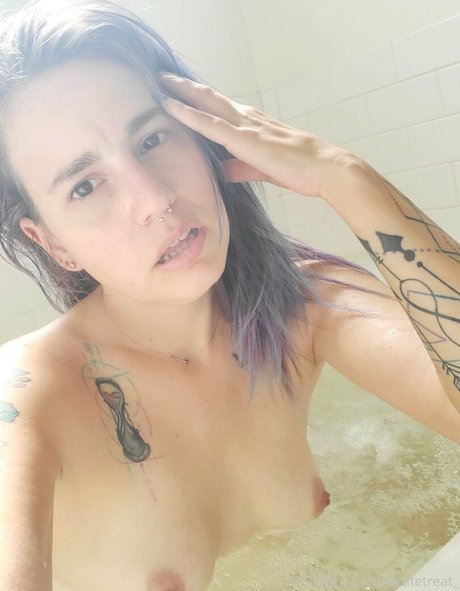 petitetreat_ porn model picture