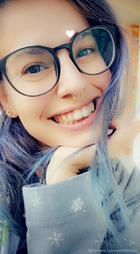 petitetreat_ art model images