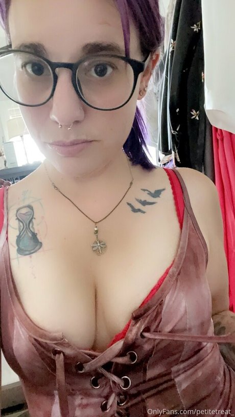 petitetreat_ model nudes gallery