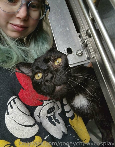 gooeychewycosplay model xxx pic