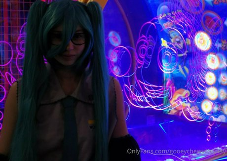 gooeychewycosplay art star galleries