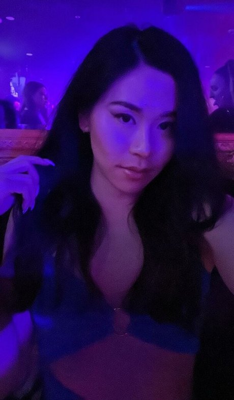 Khloe Kiss naked star pic