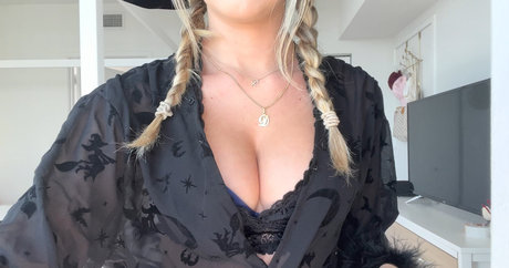 destinyyyyx3 model nudes gallery