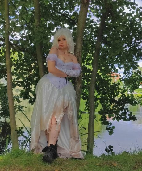 frogzzi art actress pic