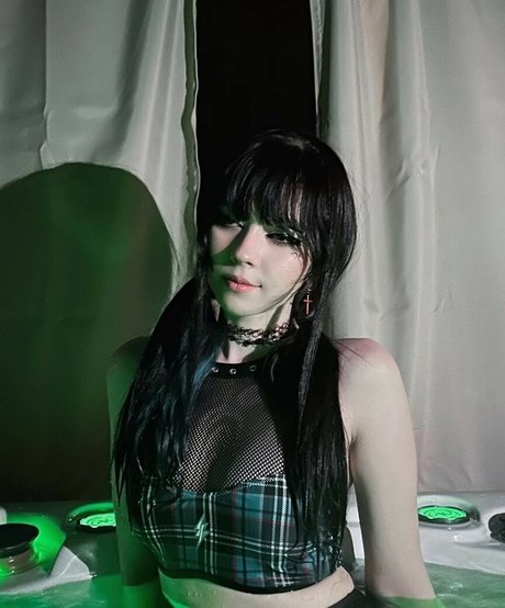 Ramenshelz erotic model photo