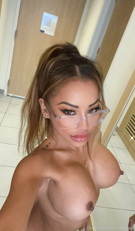 small onlyfans nude photos